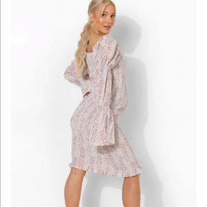 Boohoo Maternity Shirred Floral Midi Dress